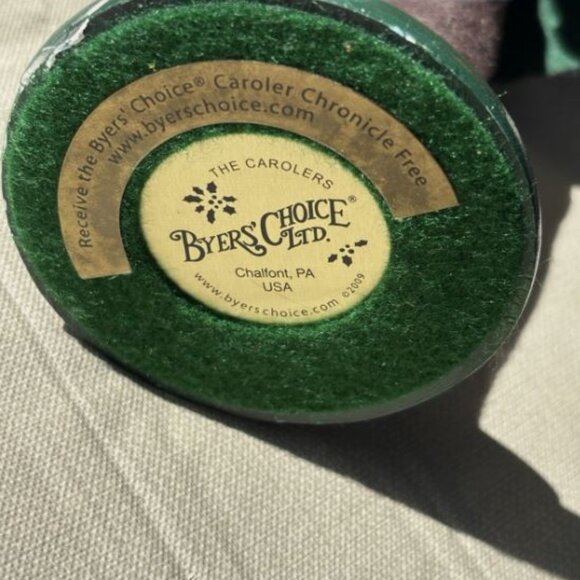 Byers Choice Caroler 2009 Basket Peddler Maker Vendor Man The Carolers READ - Picture 3 of 6